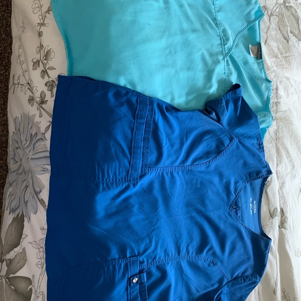 Scrub tops - Picture 2 of 2